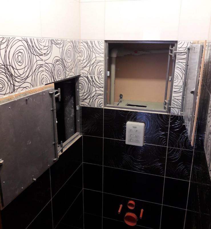 Два Эко-Люка под плитку в туалете