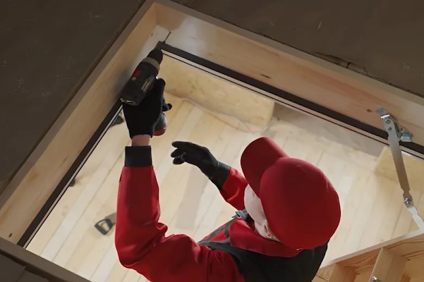 Установка чердачной лестницы