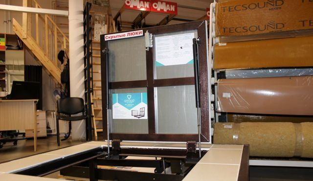 Экспозиторы с люками Event