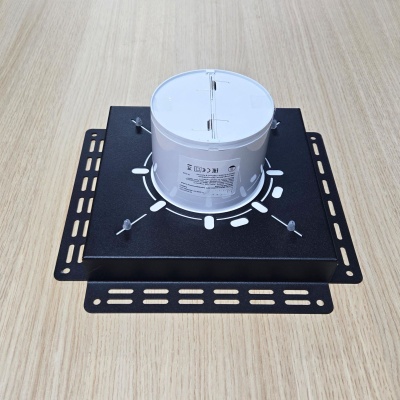 Вентиляционная решетка VRB 200x200 Tile / SLIM 4C (черная) детальное фото